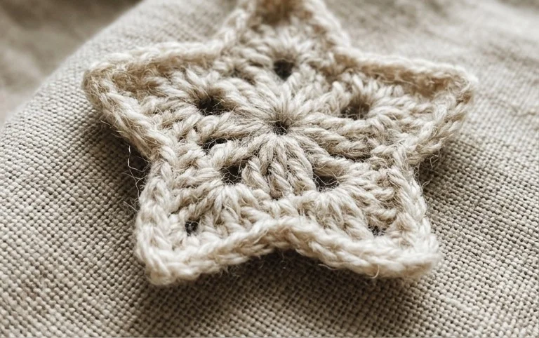 10 Free Christmas Star & Snowflake Ornaments Crochet Patterns | The Yarn Crew