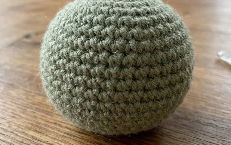 How to Crochet the Perfect Amigurumi Ball or Sphere – in Any Size!